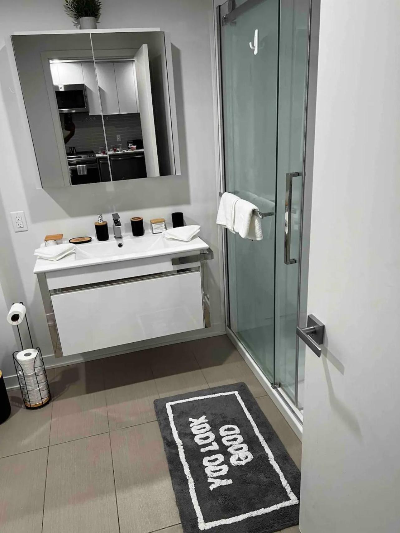 Condo In The Heart Of Downtown Montreal Exterior photo