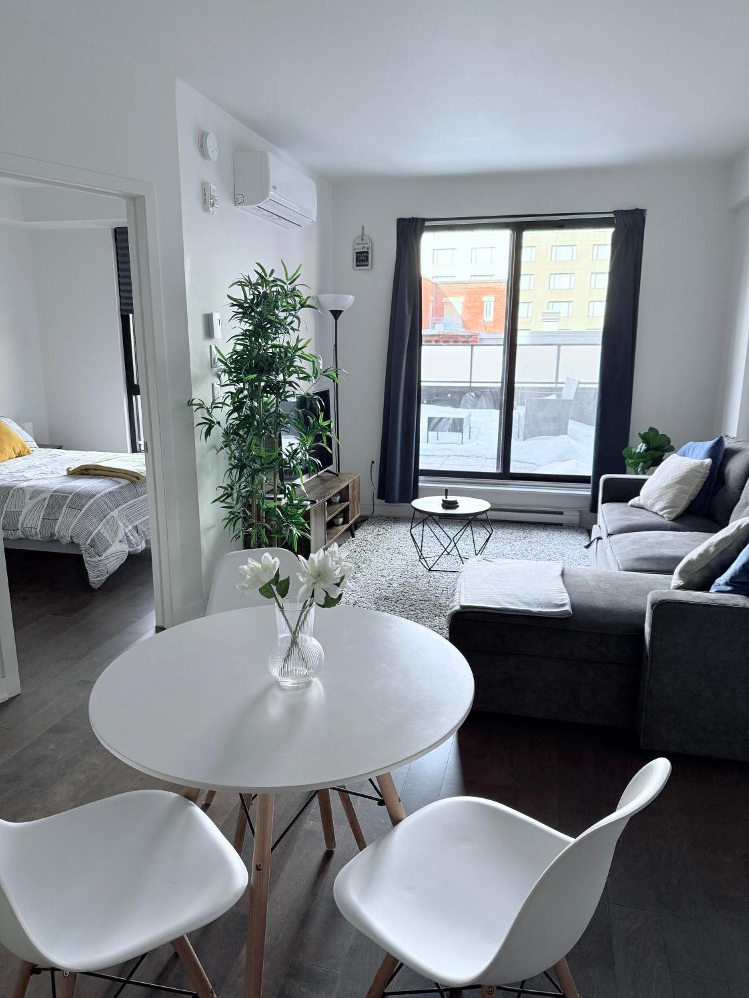 Condo In The Heart Of Downtown Montreal Exterior photo